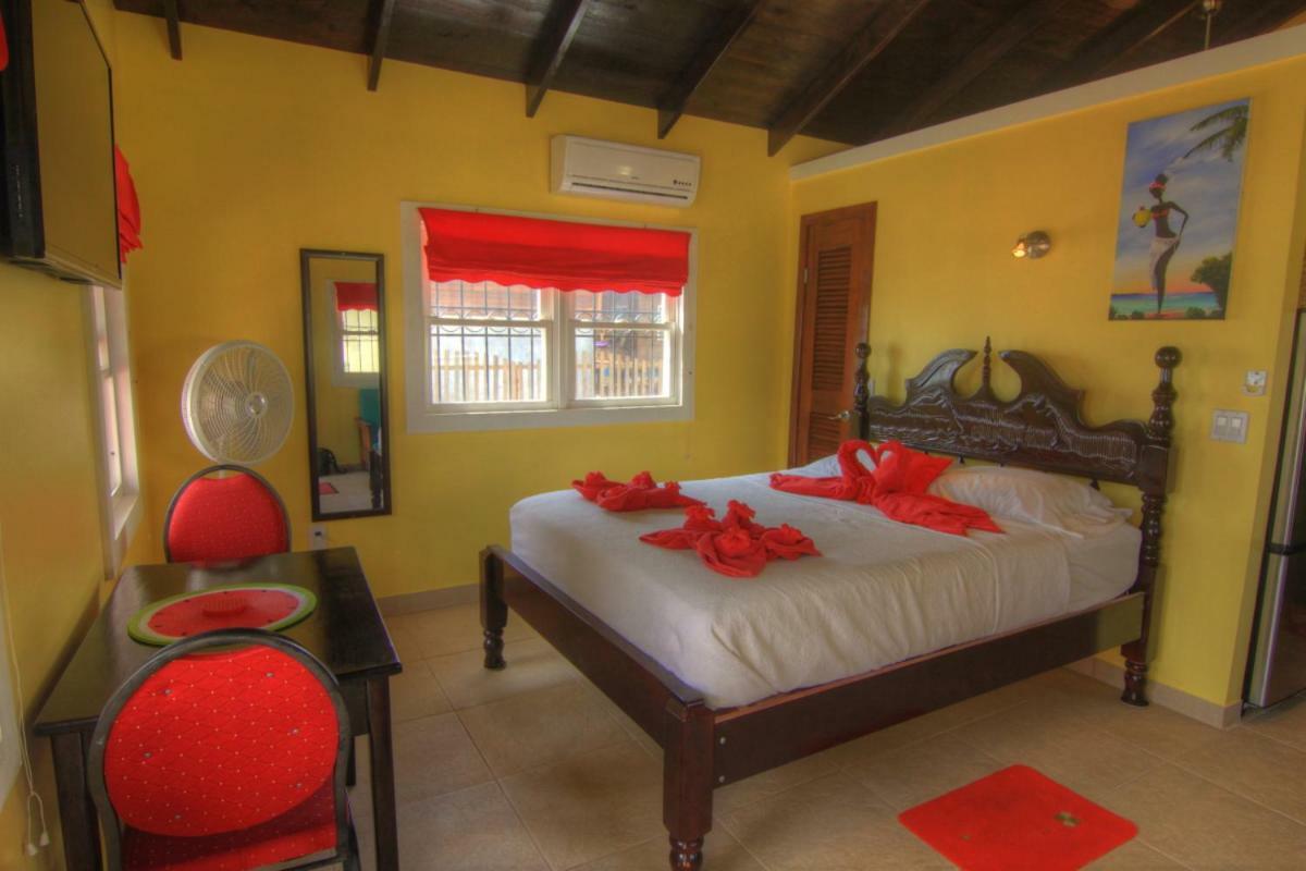 The White Horse Inn - Hopkins Village Beach Belize Kültér fotó